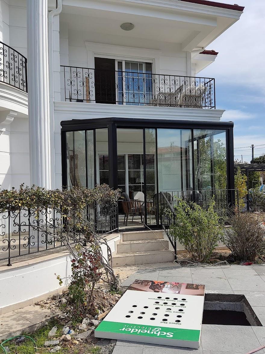 White Glass Cam Balkon